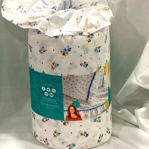 The Pioneer Woman’s full sheet set